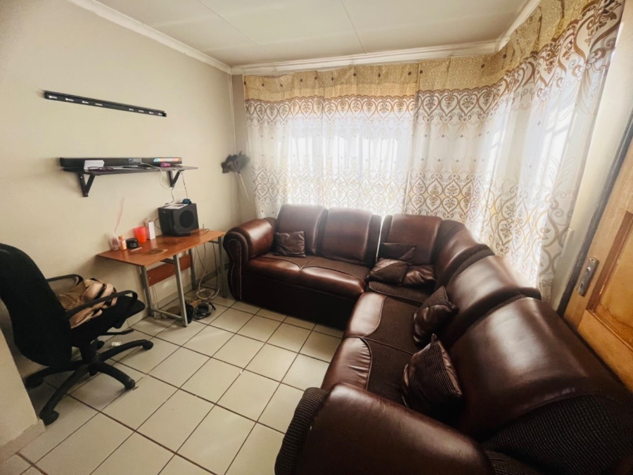2 Bedroom Property for Sale in Soshanguve A Gauteng