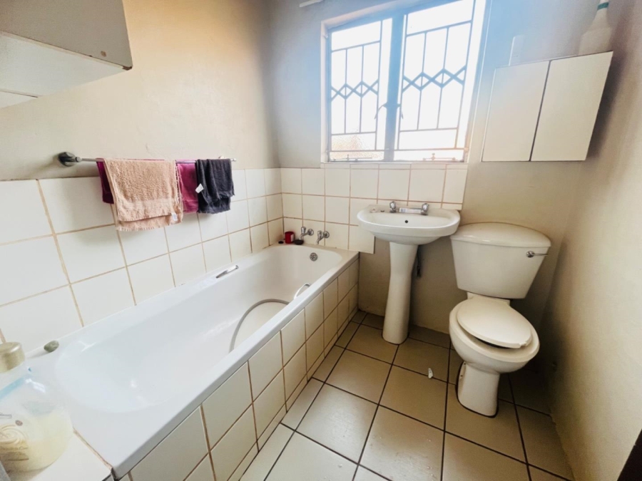 2 Bedroom Property for Sale in Soshanguve A Gauteng