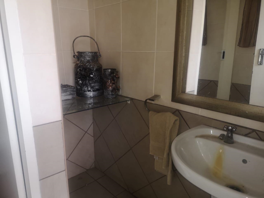 6 Bedroom Property for Sale in Gezina Gauteng