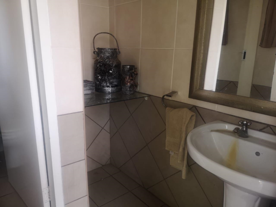 6 Bedroom Property for Sale in Gezina Gauteng