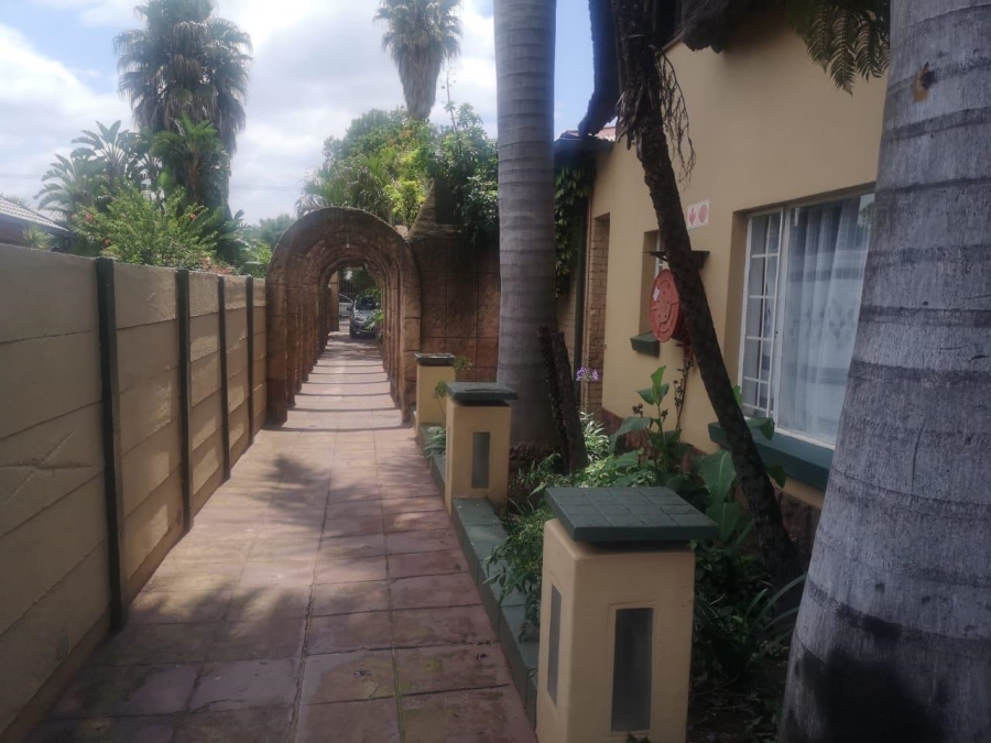 6 Bedroom Property for Sale in Gezina Gauteng