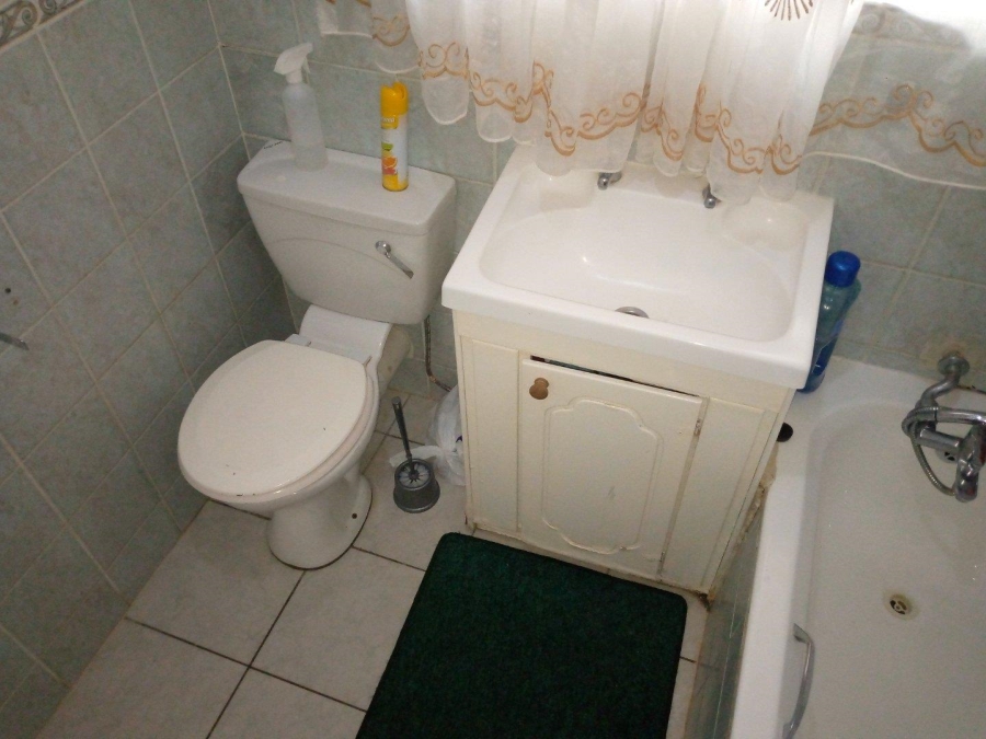 2 Bedroom Property for Sale in Roodepoort Gauteng