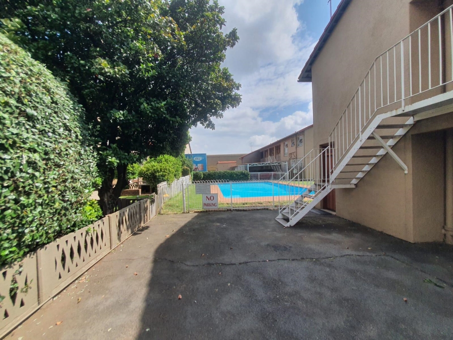 To Let 2 Bedroom Property for Rent in Brackenhurst Gauteng