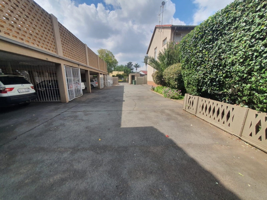 To Let 2 Bedroom Property for Rent in Brackenhurst Gauteng