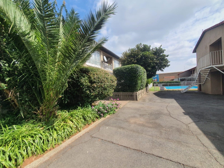 To Let 2 Bedroom Property for Rent in Brackenhurst Gauteng