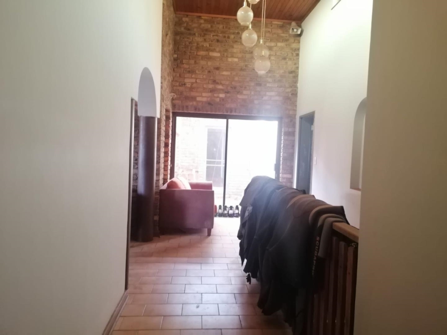 5 Bedroom Property for Sale in Heatherdale AH Gauteng