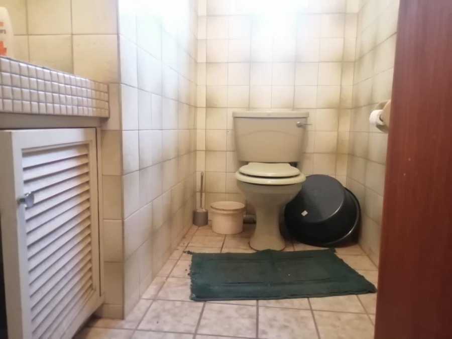 5 Bedroom Property for Sale in Heatherdale AH Gauteng