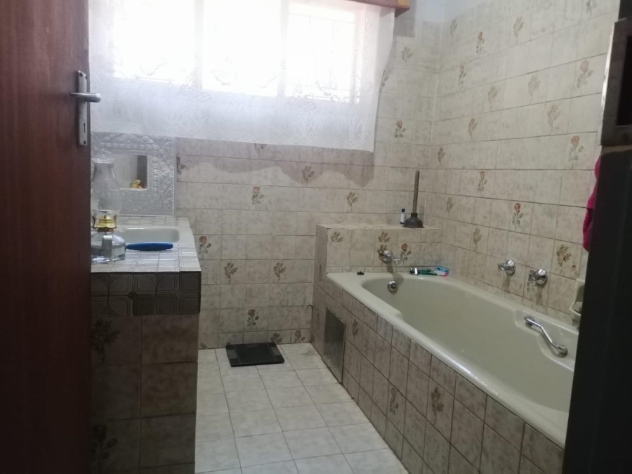 5 Bedroom Property for Sale in Heatherdale AH Gauteng
