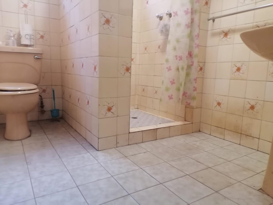 5 Bedroom Property for Sale in Heatherdale AH Gauteng