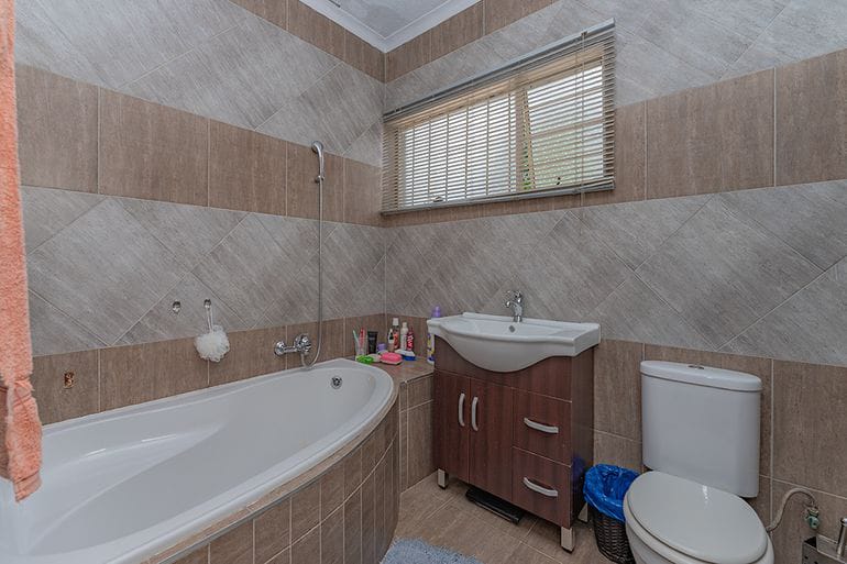 3 Bedroom Property for Sale in Birchleigh Gauteng
