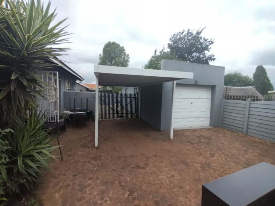 3 Bedroom Property for Sale in Birchleigh Gauteng