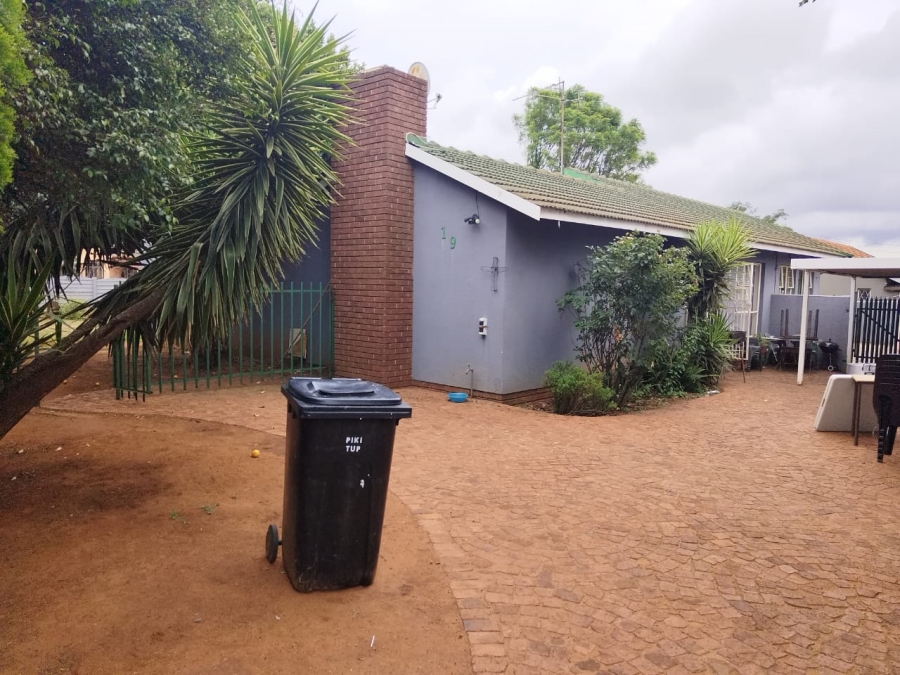 3 Bedroom Property for Sale in Birchleigh Gauteng