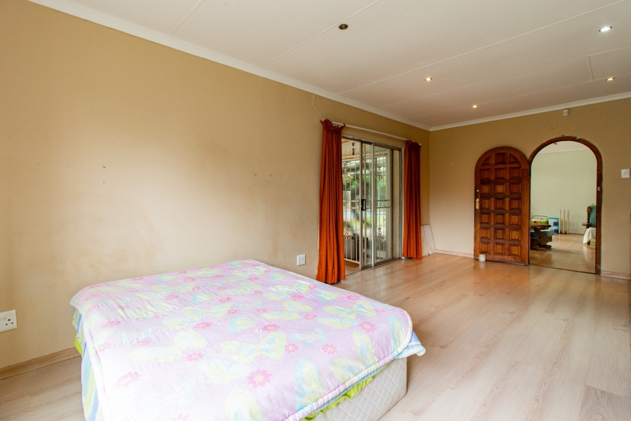 6 Bedroom Property for Sale in Golf View Gauteng