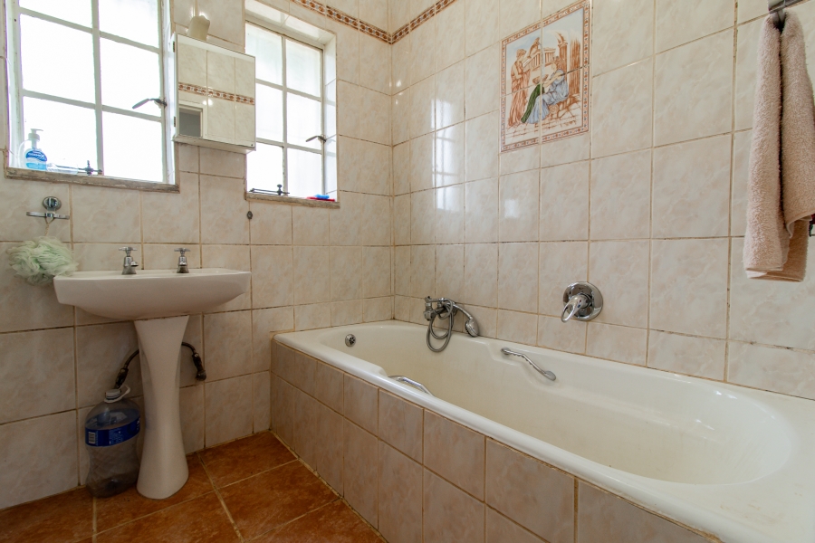 6 Bedroom Property for Sale in Golf View Gauteng