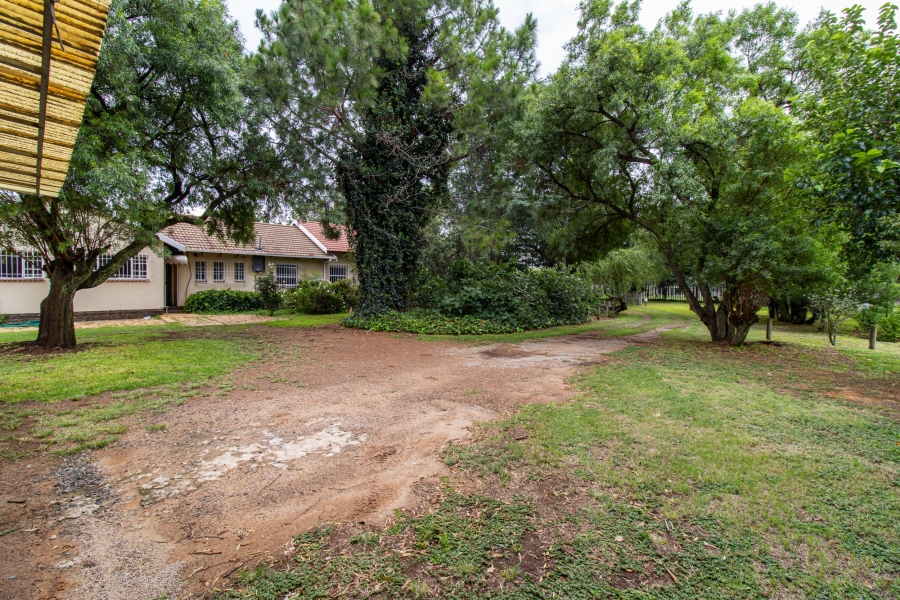 6 Bedroom Property for Sale in Golf View Gauteng