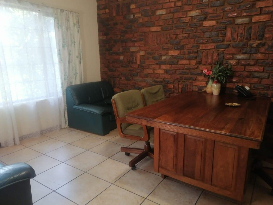 5 Bedroom Property for Sale in Colbyn Gauteng