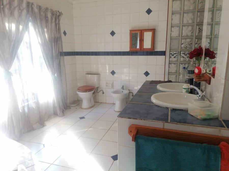 5 Bedroom Property for Sale in Colbyn Gauteng