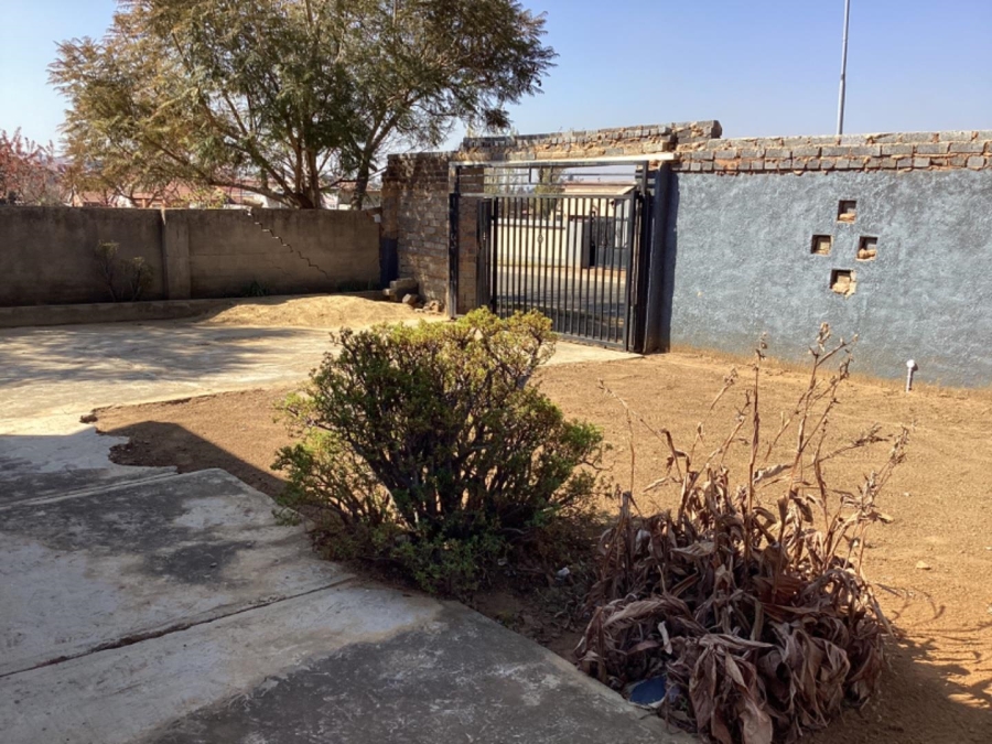 2 Bedroom Property for Sale in Lenasia South Gauteng