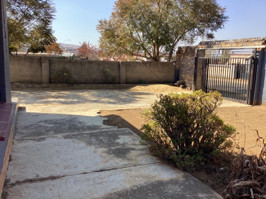 2 Bedroom Property for Sale in Lenasia South Gauteng