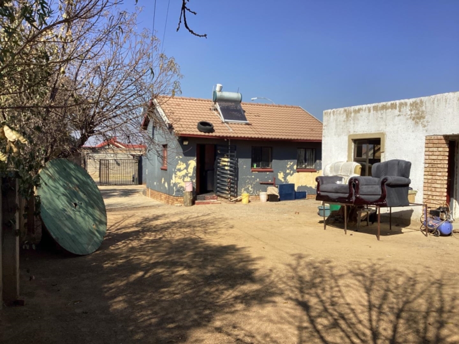 2 Bedroom Property for Sale in Lenasia South Gauteng