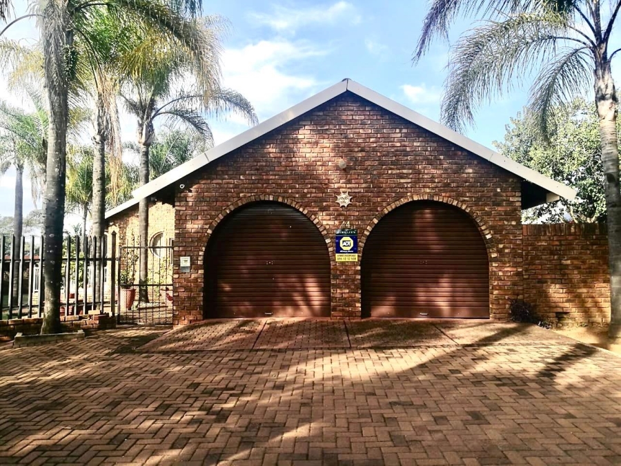 4 Bedroom Property for Sale in Theresa Park Gauteng