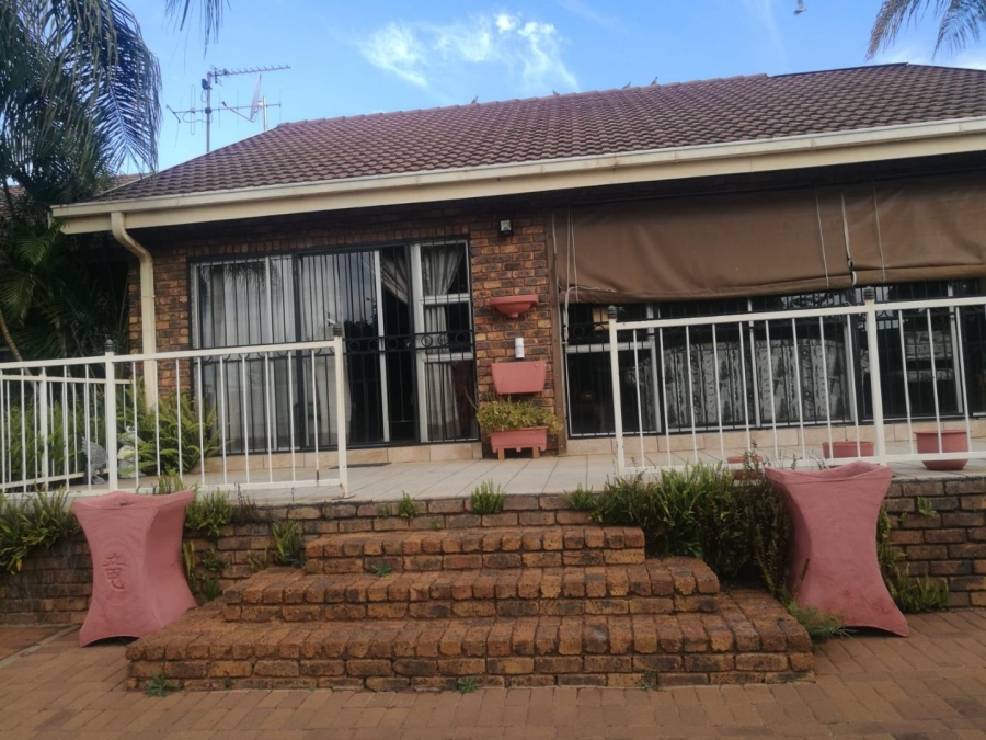 4 Bedroom Property for Sale in Theresa Park Gauteng