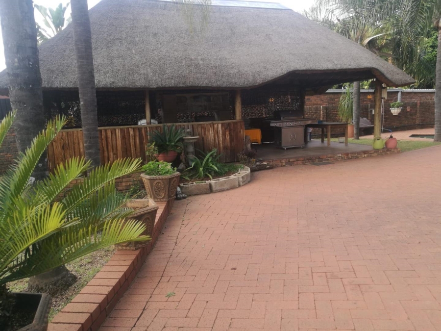 4 Bedroom Property for Sale in Theresa Park Gauteng