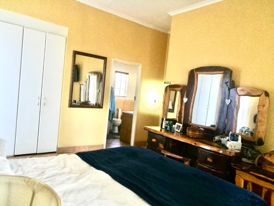 4 Bedroom Property for Sale in Ninapark Gauteng