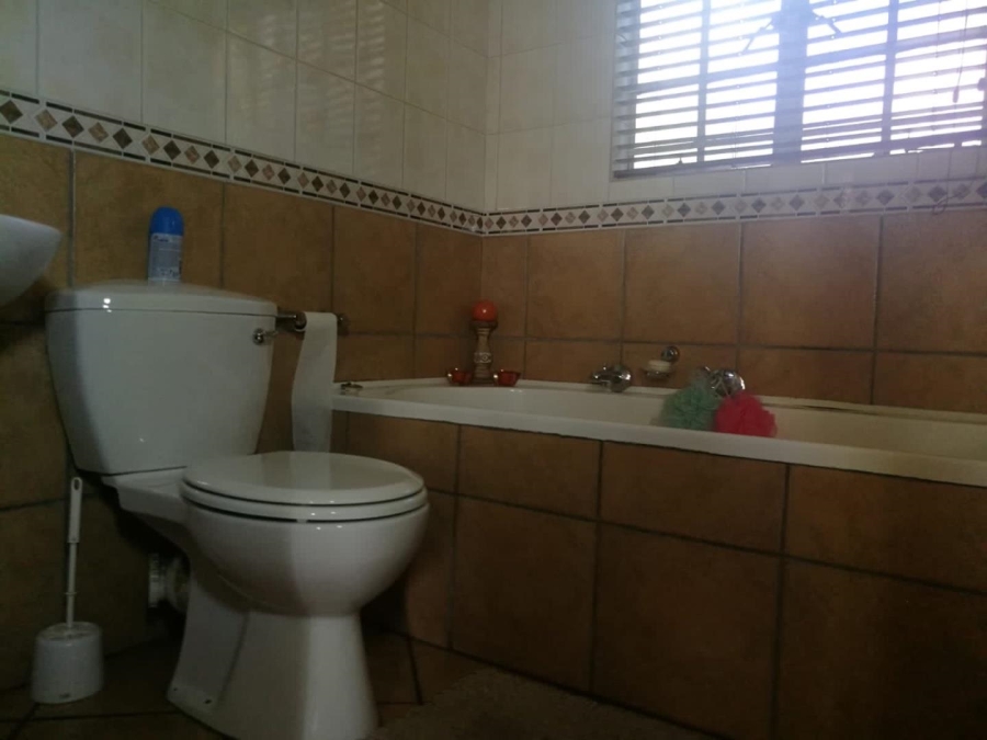 4 Bedroom Property for Sale in Ninapark Gauteng