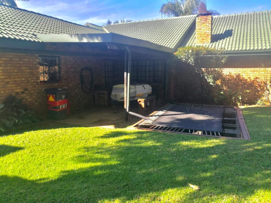 4 Bedroom Property for Sale in Ninapark Gauteng