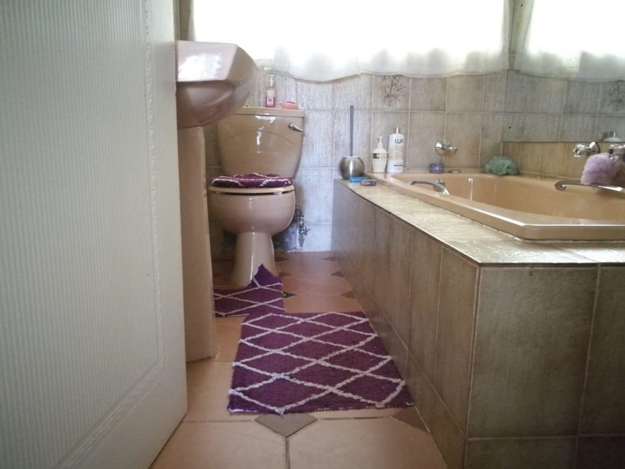 4 Bedroom Property for Sale in Ninapark Gauteng