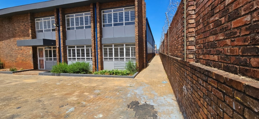 To Let commercial Property for Rent in Clayville Gauteng