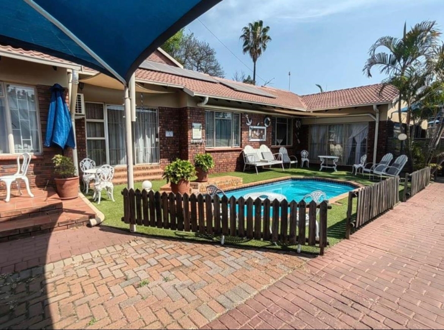 9 Bedroom Property for Sale in Theresa Park Gauteng