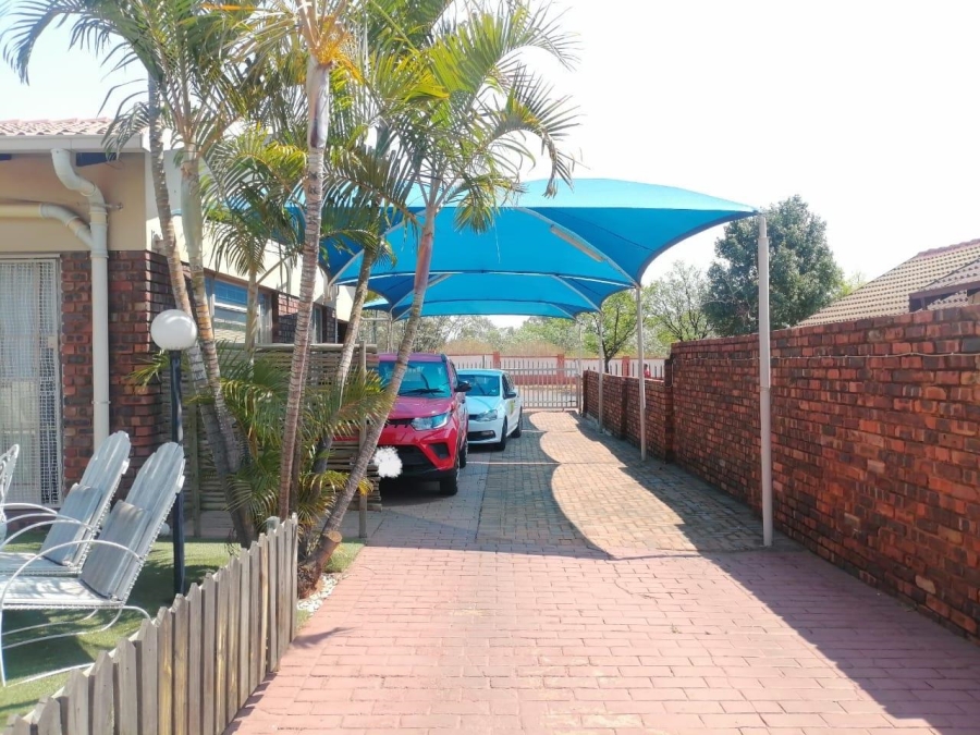 9 Bedroom Property for Sale in Theresa Park Gauteng