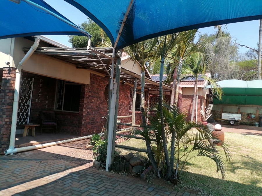 9 Bedroom Property for Sale in Theresa Park Gauteng