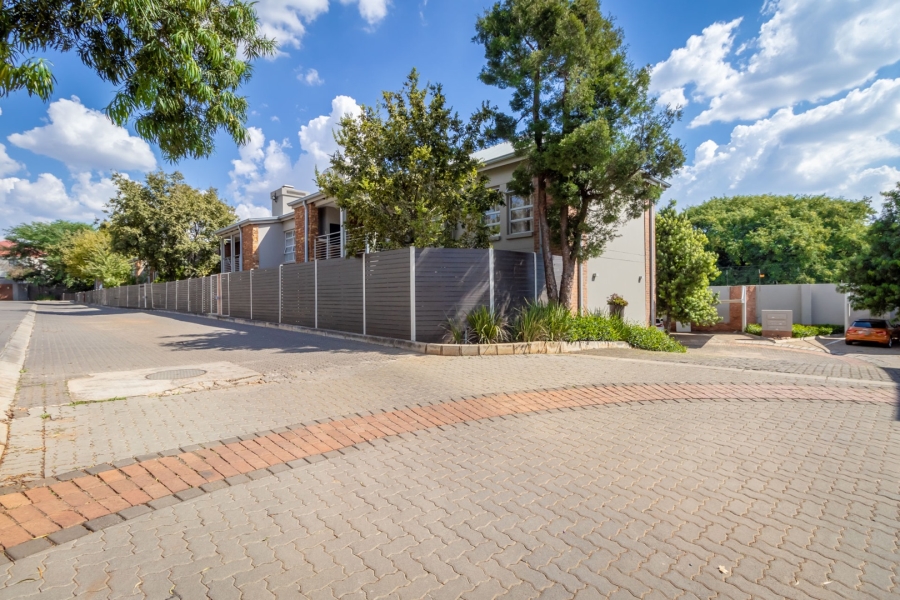 To Let 2 Bedroom Property for Rent in Westcliff Gauteng