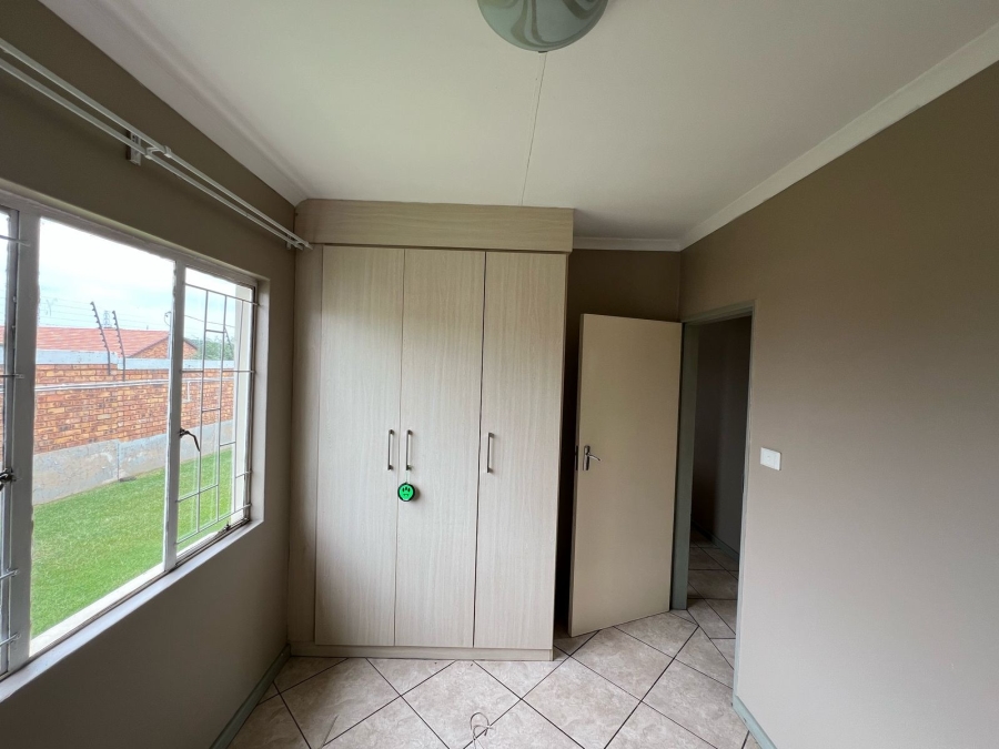 To Let 3 Bedroom Property for Rent in Albemarle Gauteng