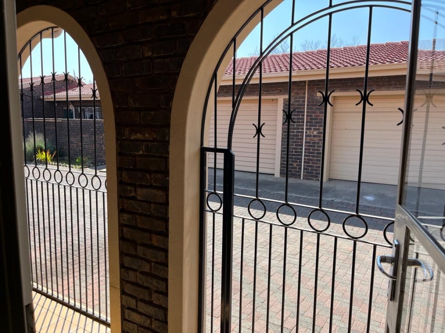 2 Bedroom Property for Sale in Three Rivers Gauteng