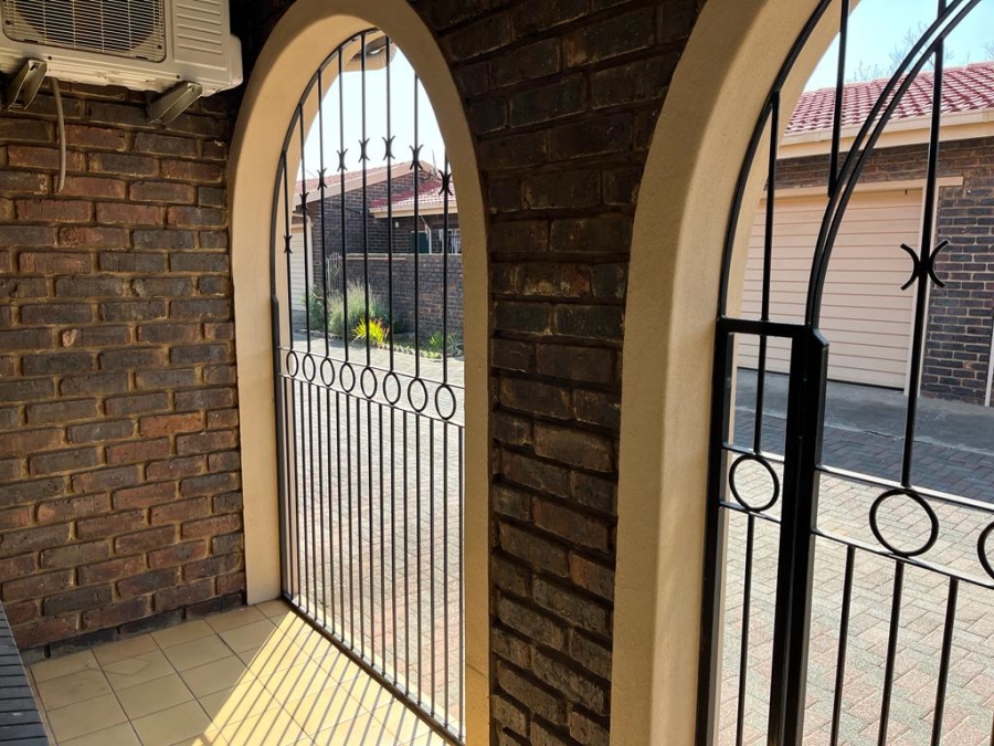 2 Bedroom Property for Sale in Three Rivers Gauteng