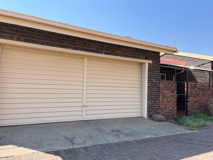 2 Bedroom Property for Sale in Three Rivers Gauteng