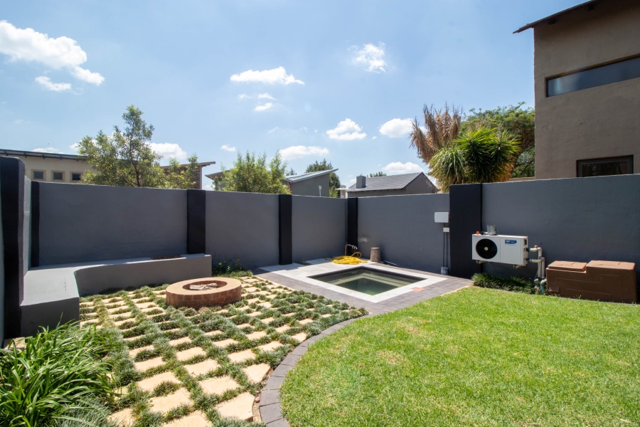 5 Bedroom Property for Sale in Olympus Country Estate Gauteng