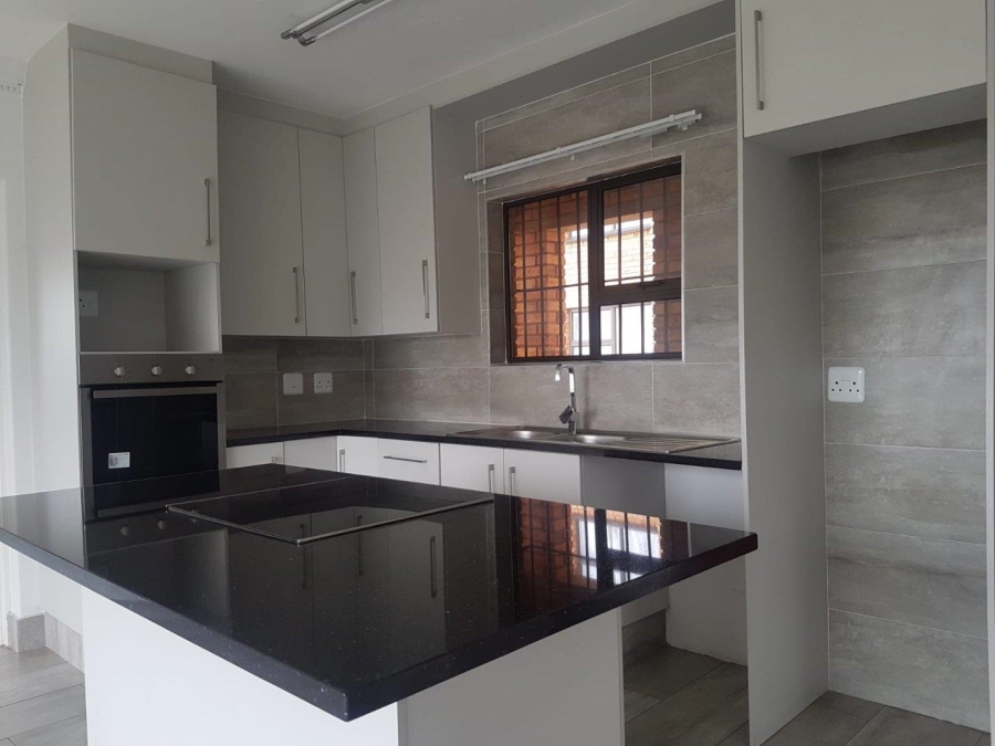 To Let 2 Bedroom Property for Rent in Oakdene Gauteng