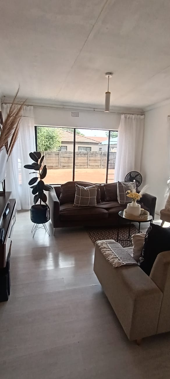 3 Bedroom Property for Sale in Dawn Park Gauteng