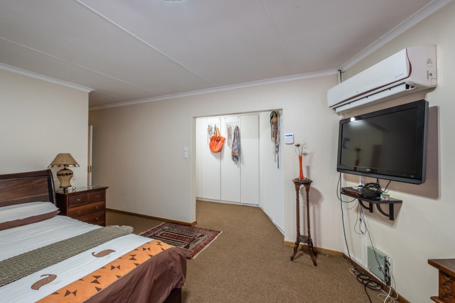 6 Bedroom Property for Sale in Monument Park Gauteng