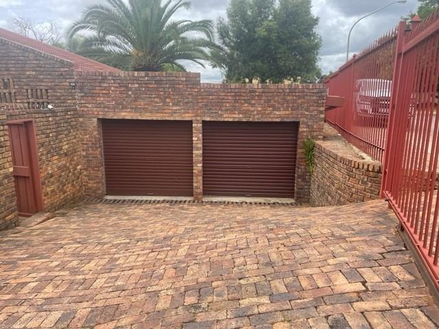 8 Bedroom Property for Sale in Silvertondale Gauteng