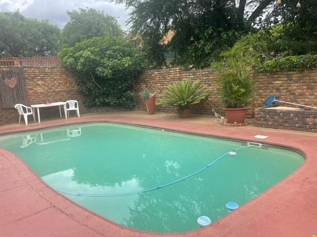 8 Bedroom Property for Sale in Silvertondale Gauteng