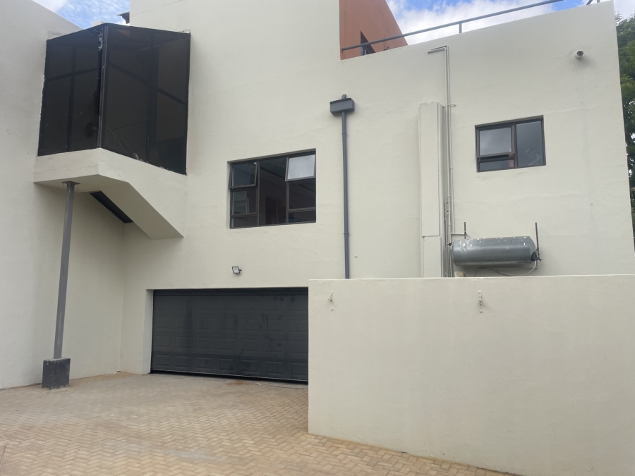 4 Bedroom Property for Sale in Waterkloof Ridge Gauteng