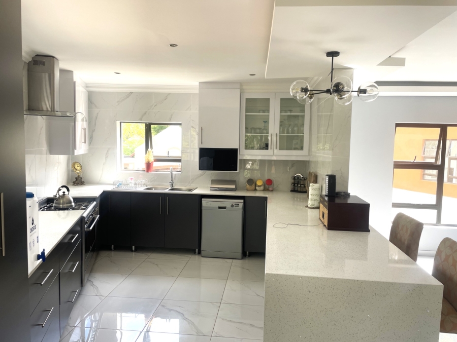 4 Bedroom Property for Sale in Waterkloof Ridge Gauteng
