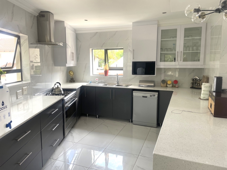 4 Bedroom Property for Sale in Waterkloof Ridge Gauteng