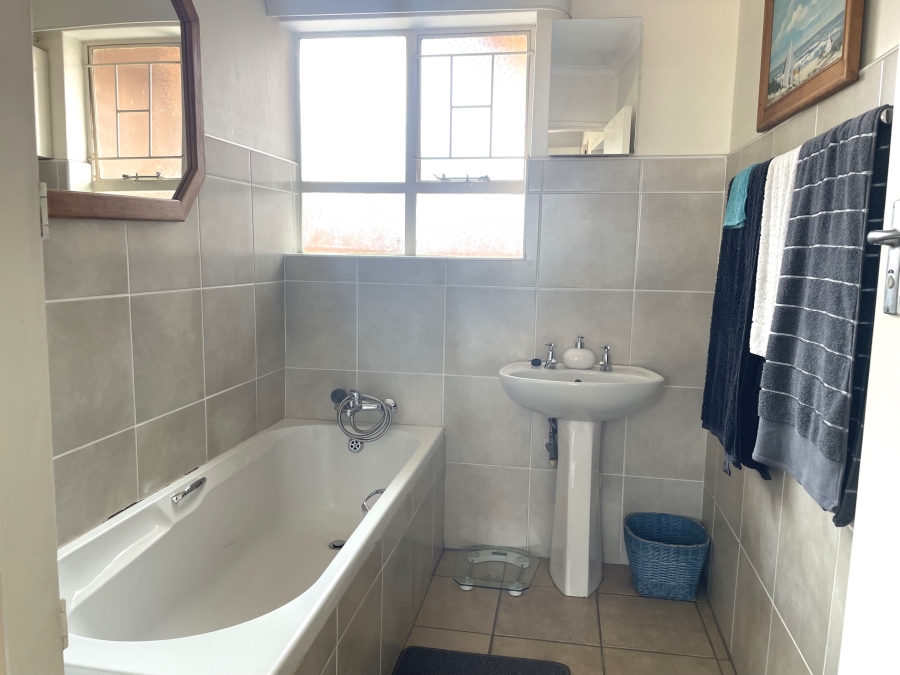 3 Bedroom Property for Sale in La Montagne Gauteng